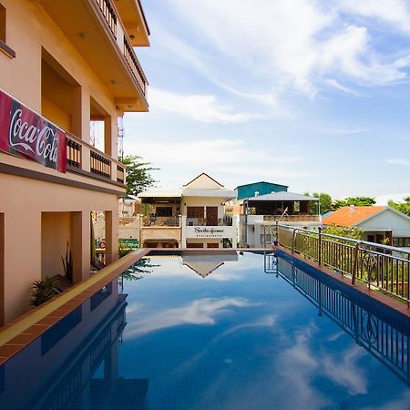 G Eleven Hotel Phnom Penh Exterior photo