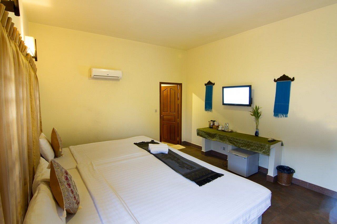 G Eleven Hotel Phnom Penh Exterior photo