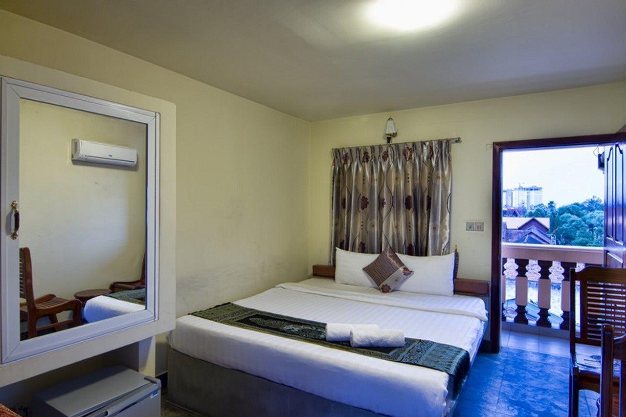G Eleven Hotel Phnom Penh Exterior photo