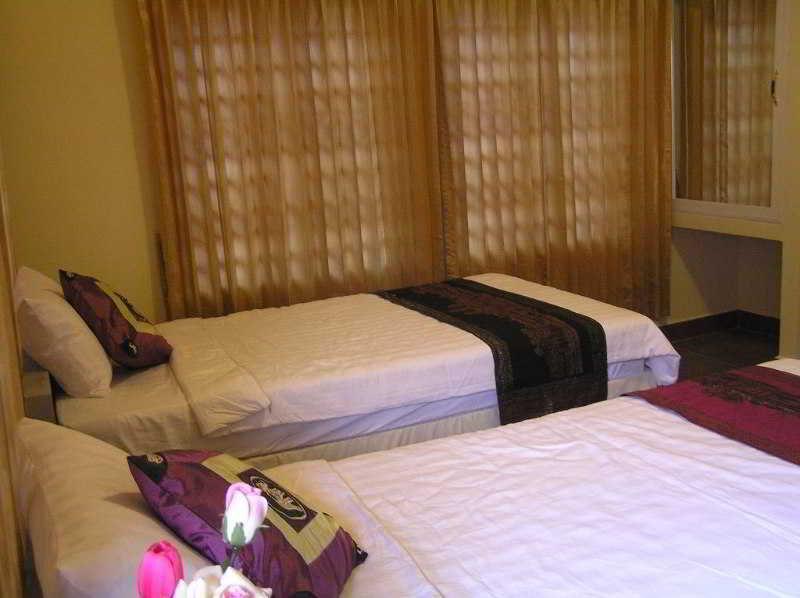 G Eleven Hotel Phnom Penh Exterior photo