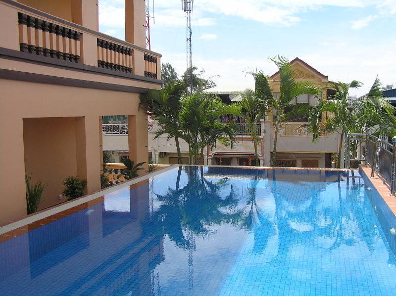 G Eleven Hotel Phnom Penh Exterior photo