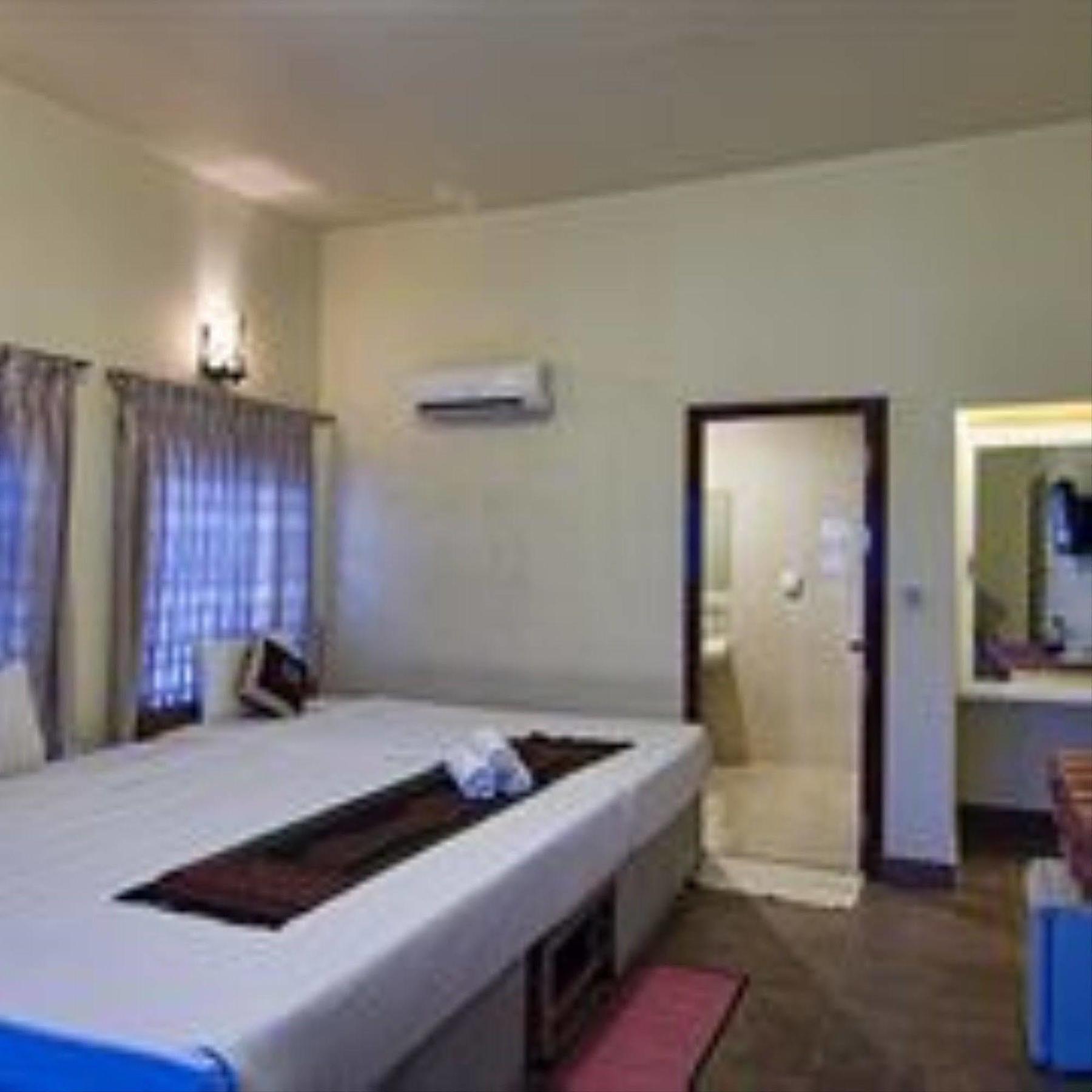 G Eleven Hotel Phnom Penh Exterior photo