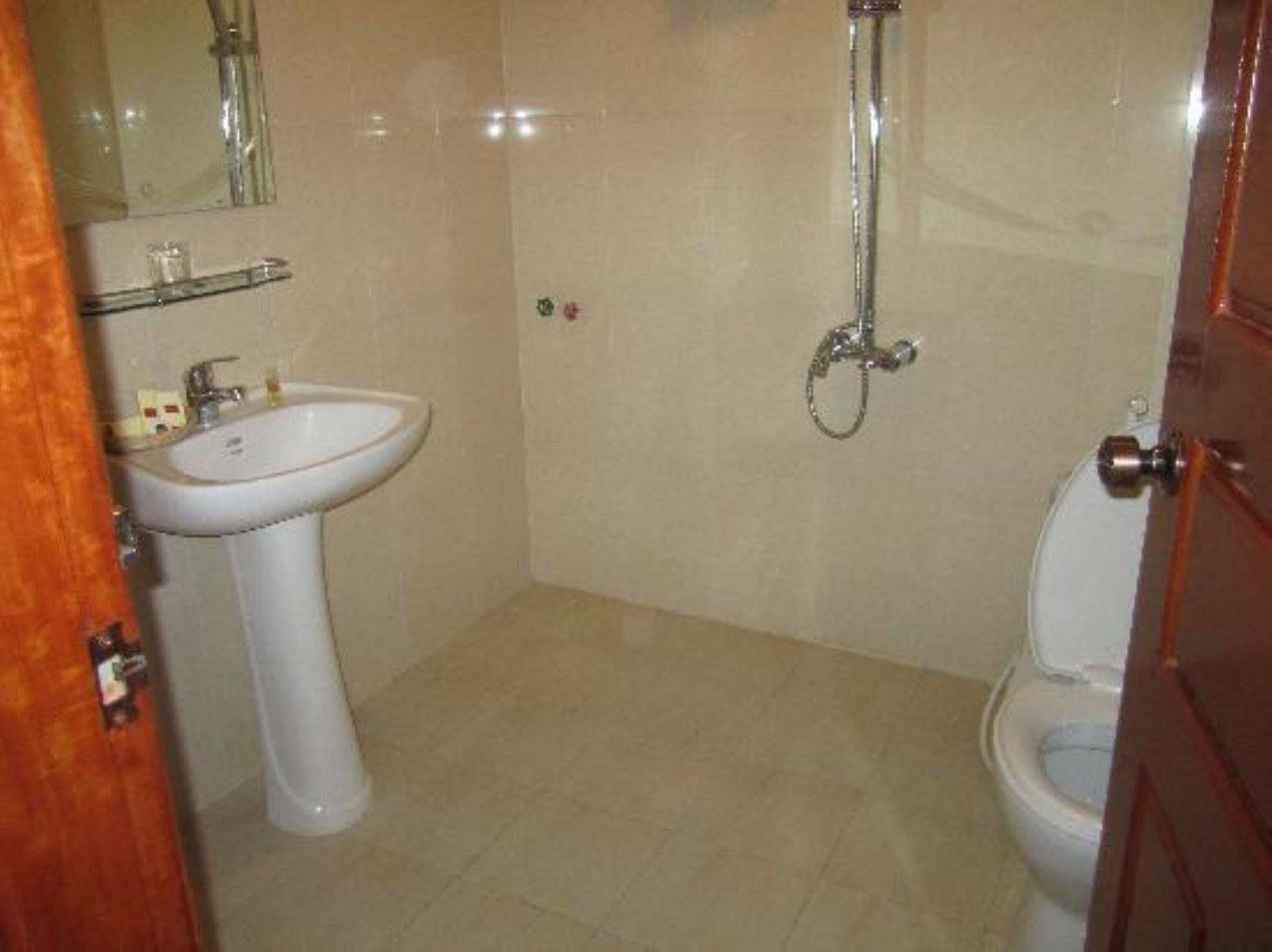G Eleven Hotel Phnom Penh Exterior photo
