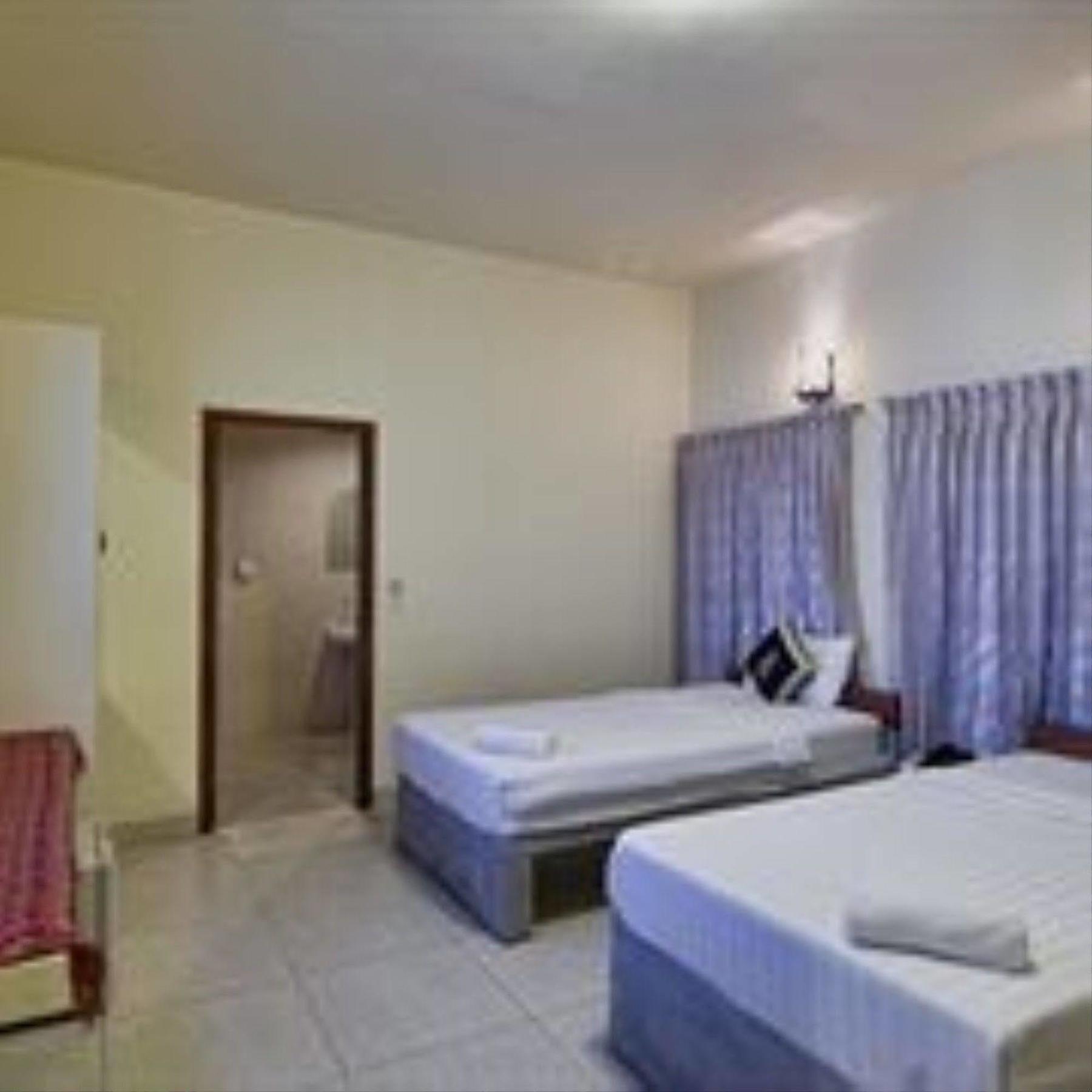 G Eleven Hotel Phnom Penh Exterior photo
