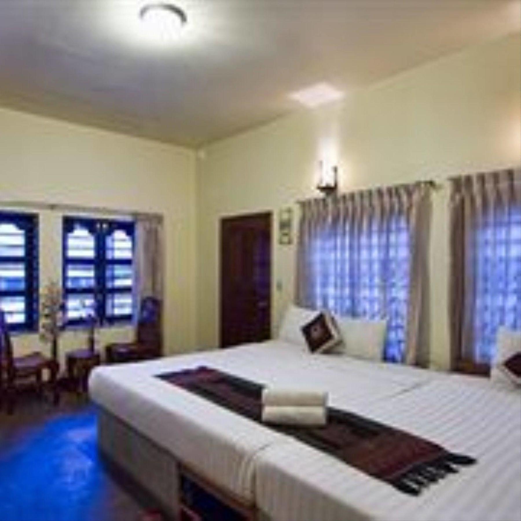 G Eleven Hotel Phnom Penh Exterior photo