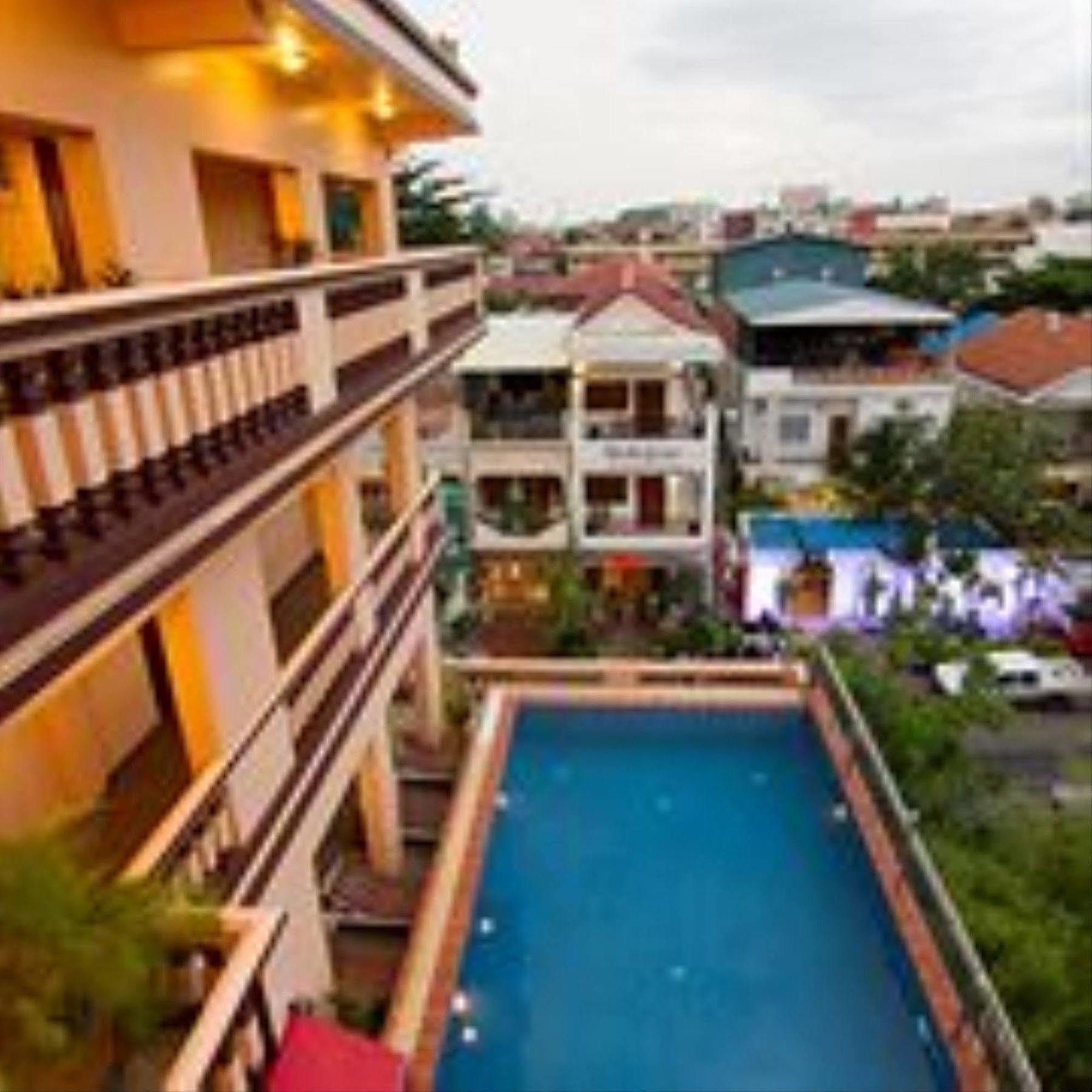 G Eleven Hotel Phnom Penh Exterior photo