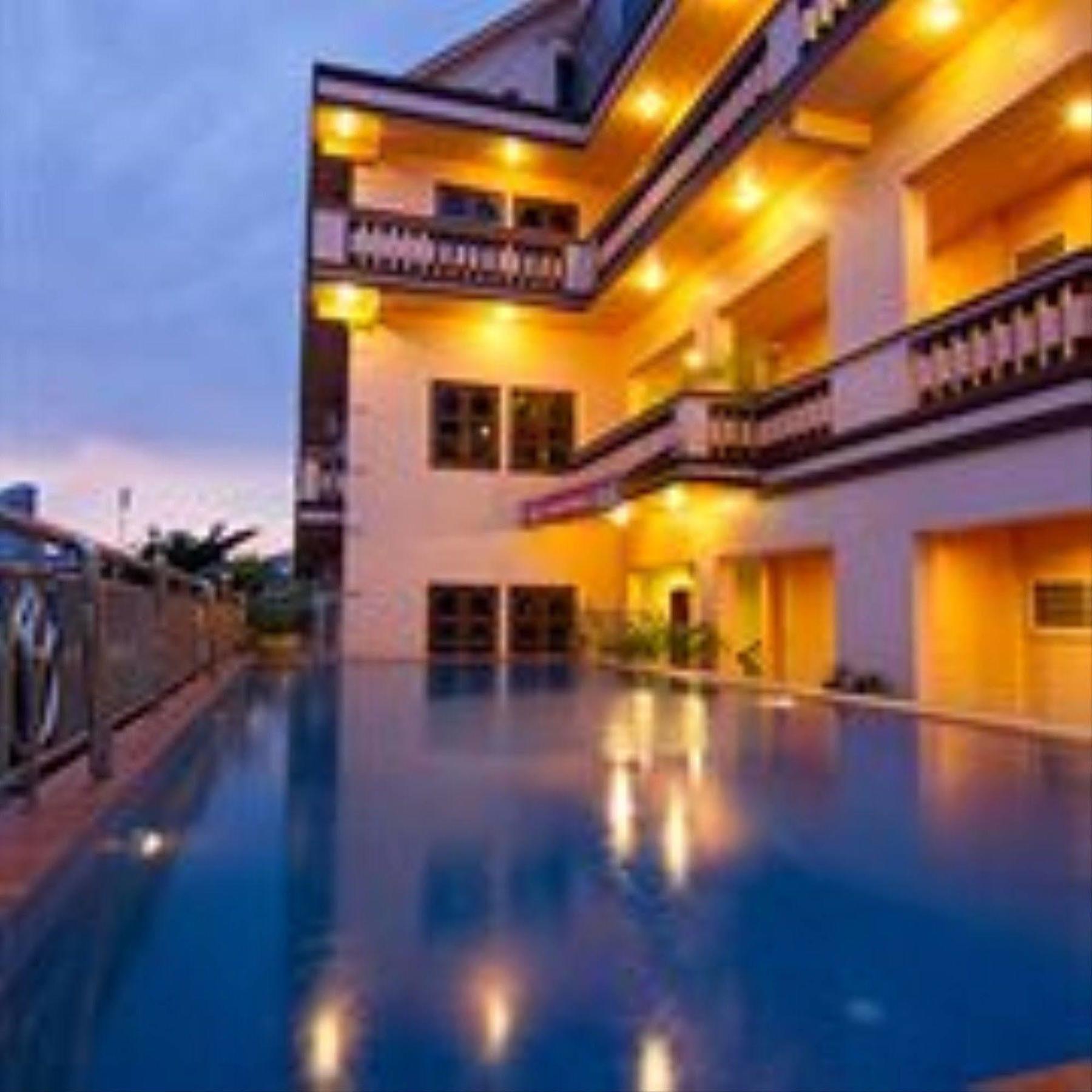 G Eleven Hotel Phnom Penh Exterior photo