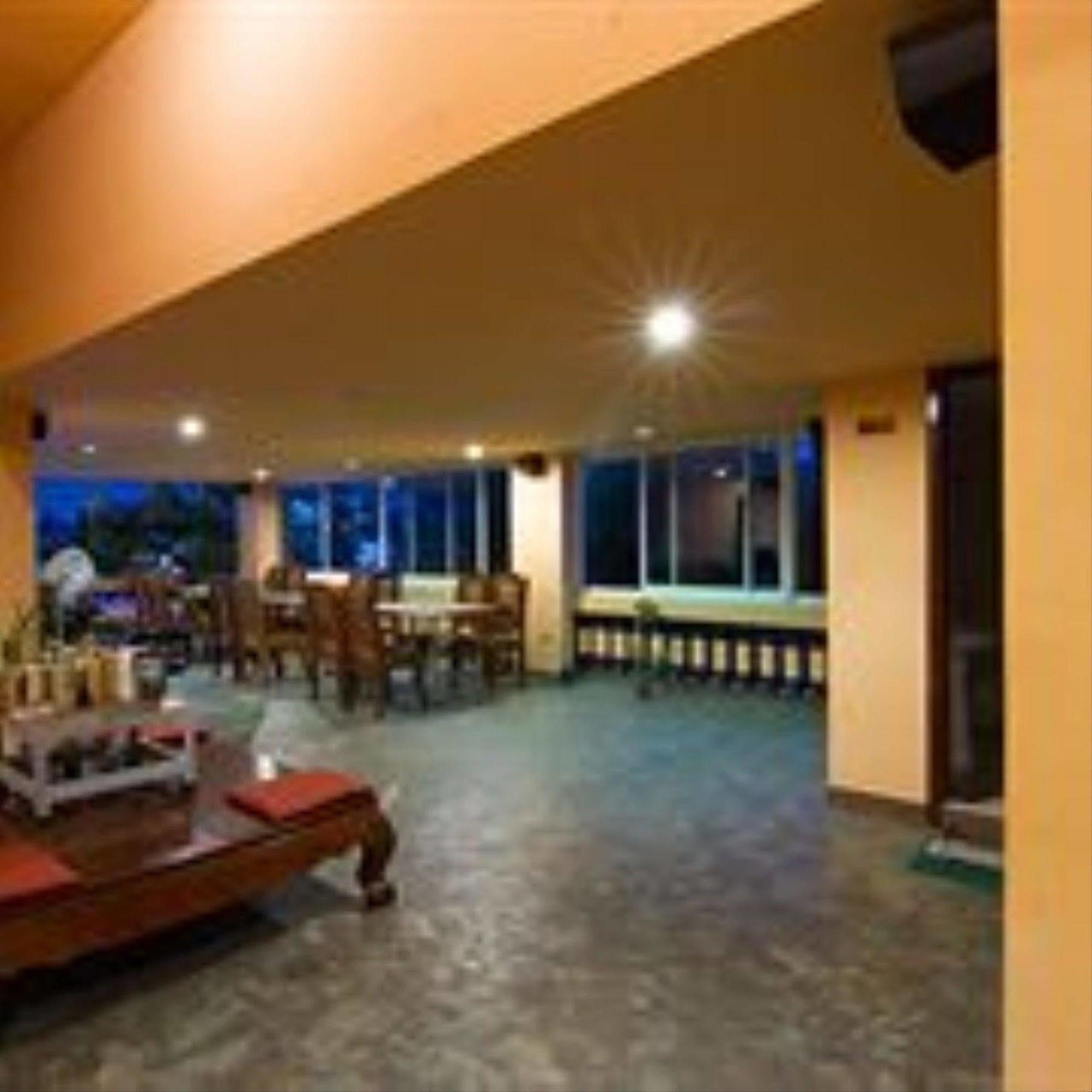 G Eleven Hotel Phnom Penh Exterior photo