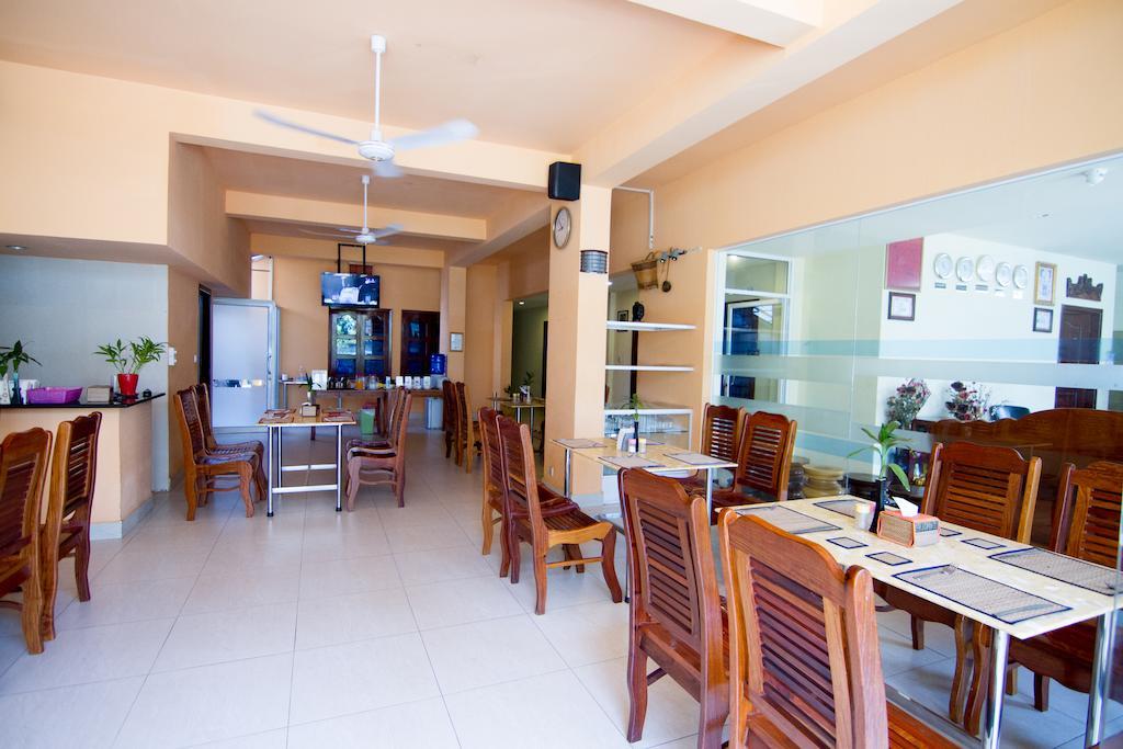 G Eleven Hotel Phnom Penh Exterior photo