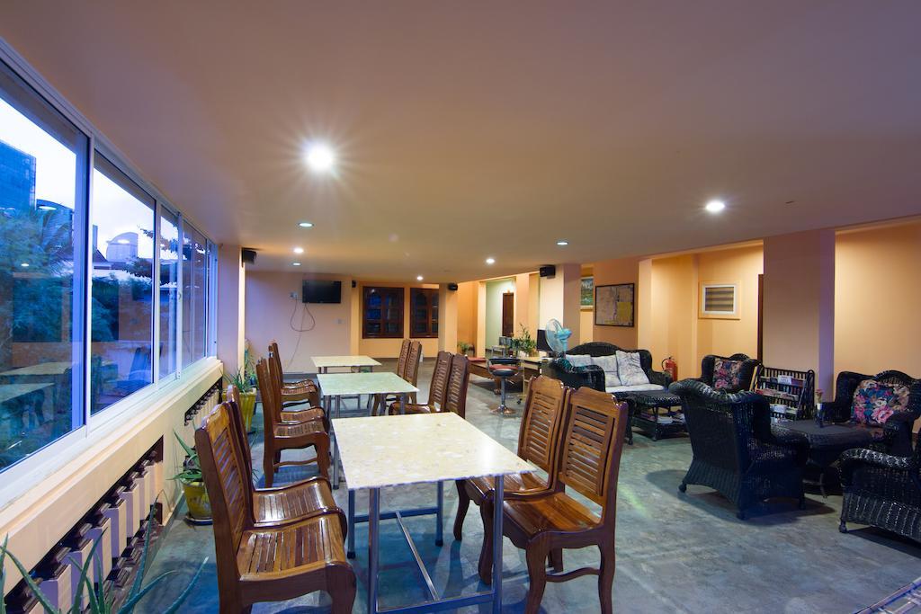 G Eleven Hotel Phnom Penh Exterior photo