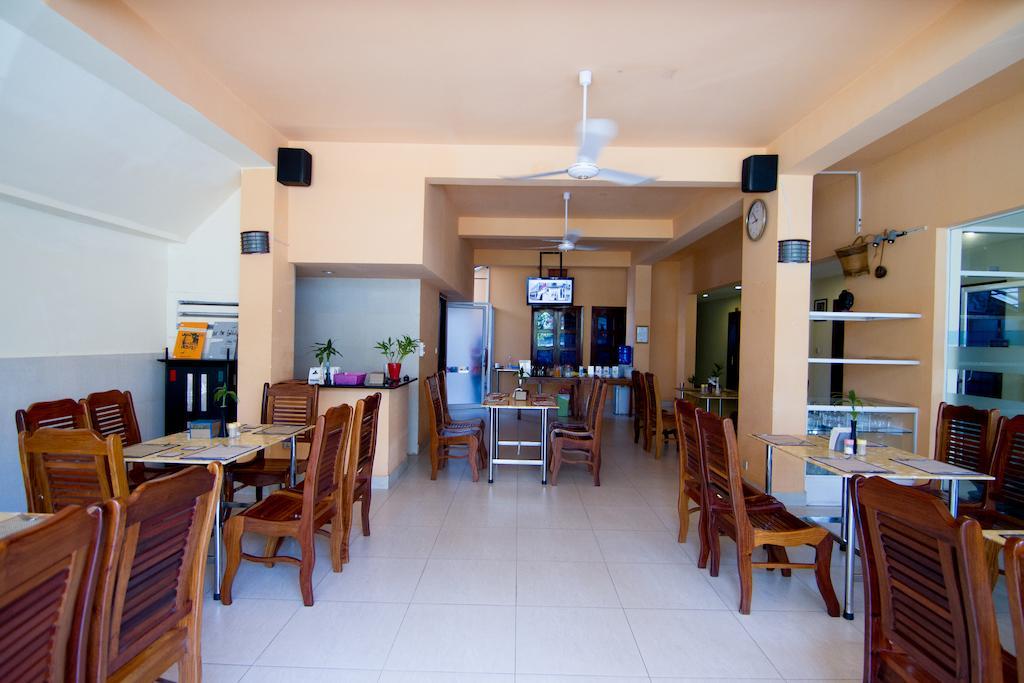 G Eleven Hotel Phnom Penh Exterior photo