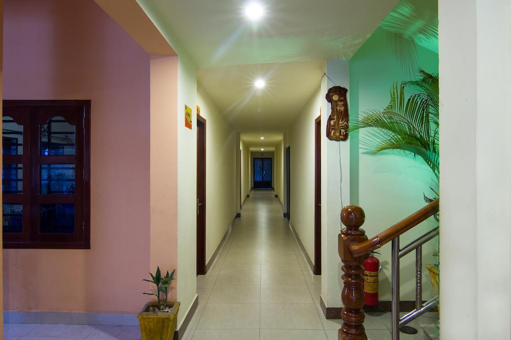 G Eleven Hotel Phnom Penh Exterior photo