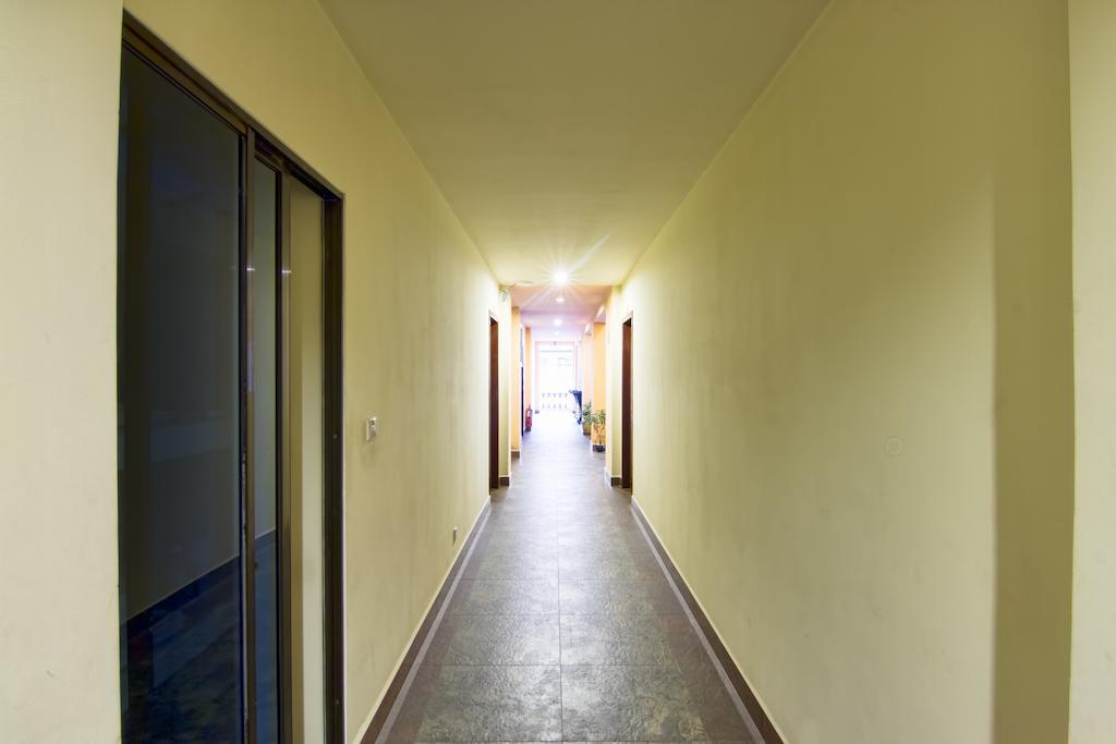 G Eleven Hotel Phnom Penh Exterior photo
