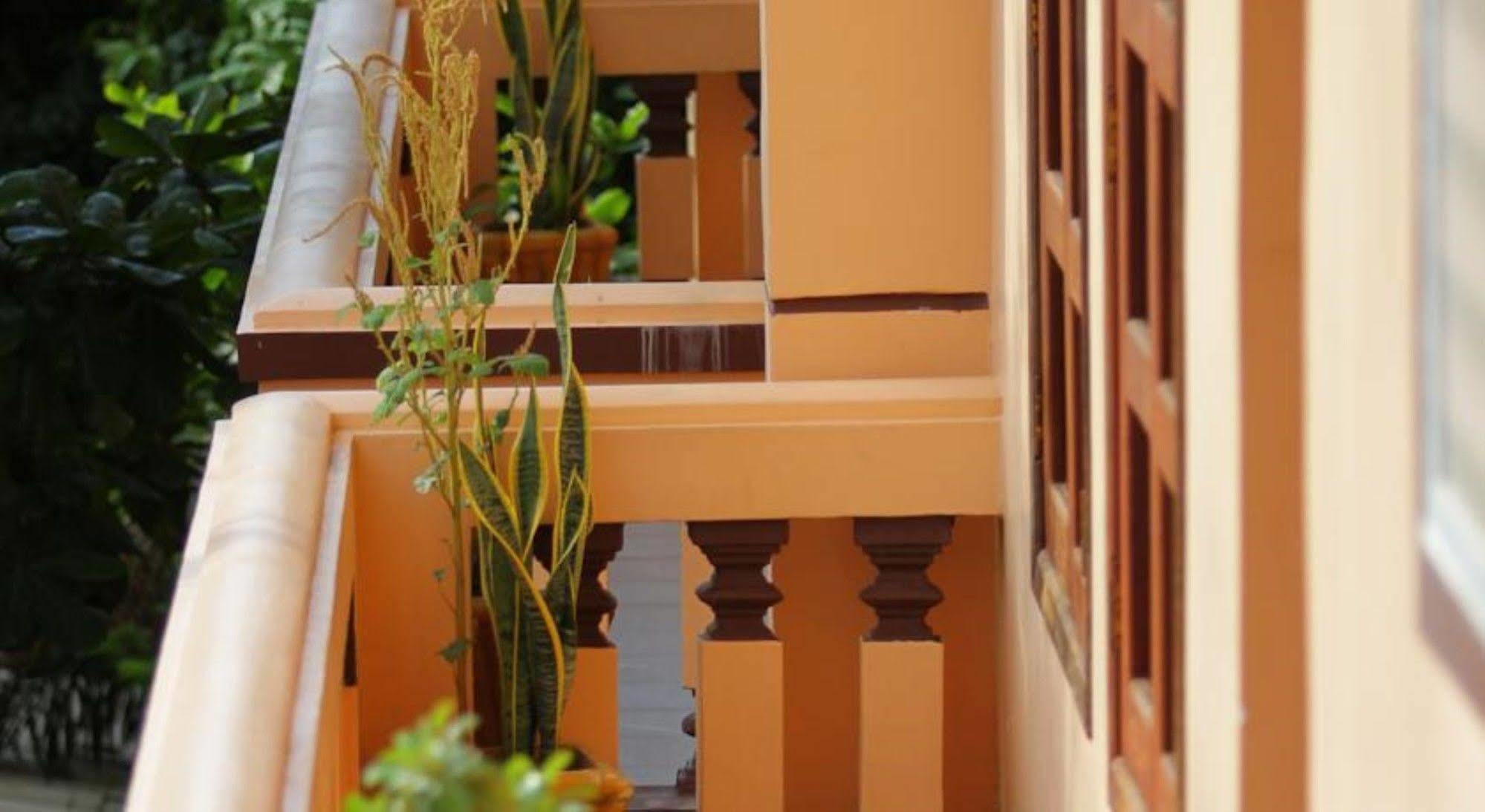 G Eleven Hotel Phnom Penh Exterior photo